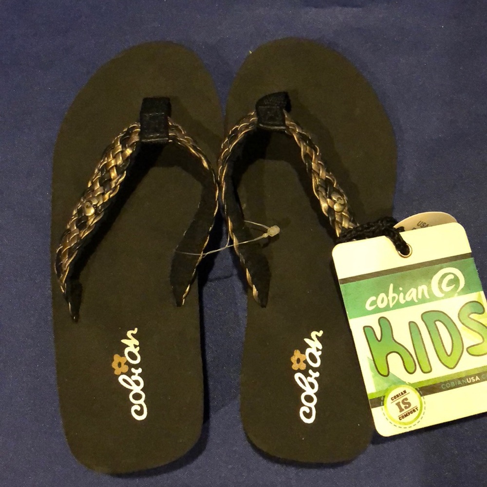 Kids Cobian ‘lil eden’ flip flops size 10/11